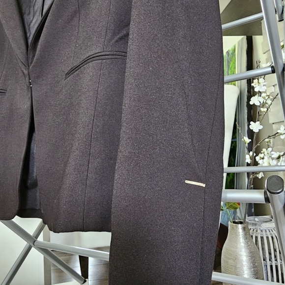 Black Blazer from H&M - Picture 4 of 5